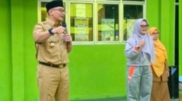 Kepala Disdikbud Kota Metro, Dr. Agus Muhammad Septiana, S.IP., M.H., Tinjau Kegiatan MPLS SMP
